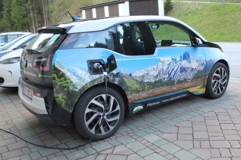 Bei Anfahrt mit dem Elektroauto sparen Sie 10% in Ihrem Urlaub im Alpenhof.